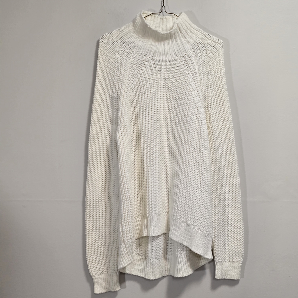 GAP White Knit Turtleneck Sweater